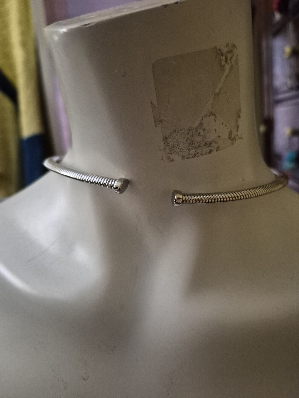 Reitmans Silver-Tone Open-Back Ribbed Neck Torc Collar - Picture 4 of 4